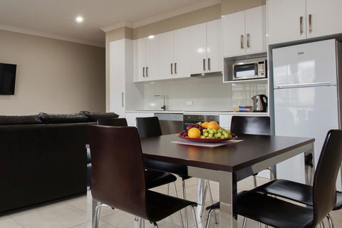 Renmark Holiday Apartments - Nelsons Bay Accommodation 2
