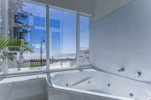 Seawall Apartments - Accommodation Nelson Bay 4