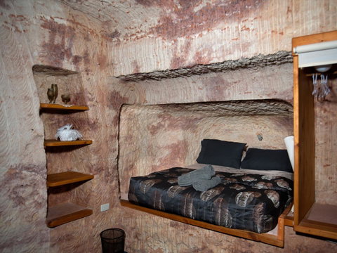 Ali\'s Underground Studio - Accommodation Nelson Bay 9
