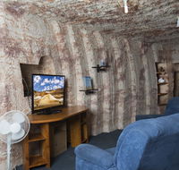 Ali's Underground - Accommodation Nelson Bay