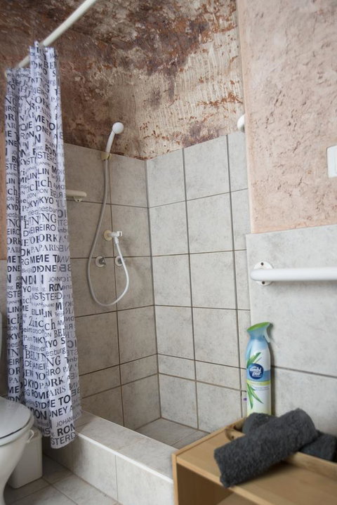 Ali\'s Underground Studio - Accommodation Nelson Bay 11