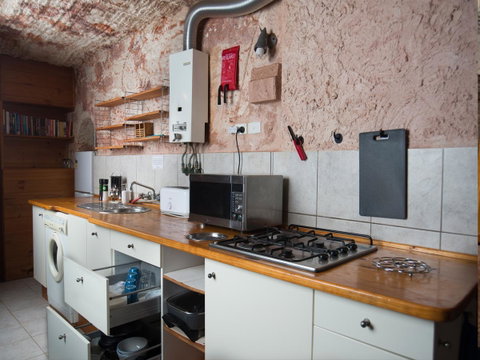 Ali\'s Underground Studio - Accommodation Nelson Bay 4