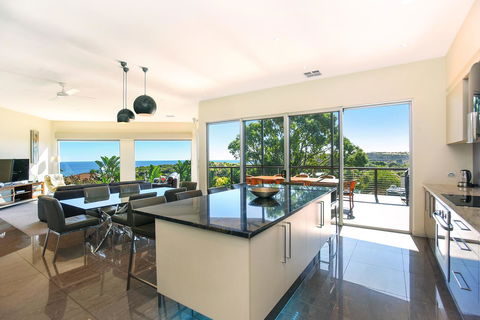 Lavina Luxury Beach House - Nelsons Bay Accommodation 8