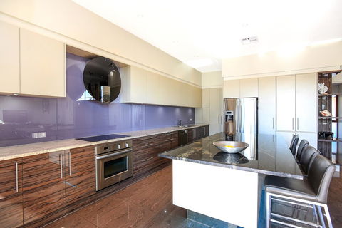 Lavina Luxury Beach House - Nelsons Bay Accommodation 9