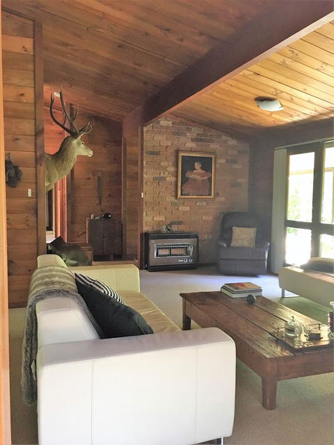 Hilltop - Nelsons Bay Accommodation 4