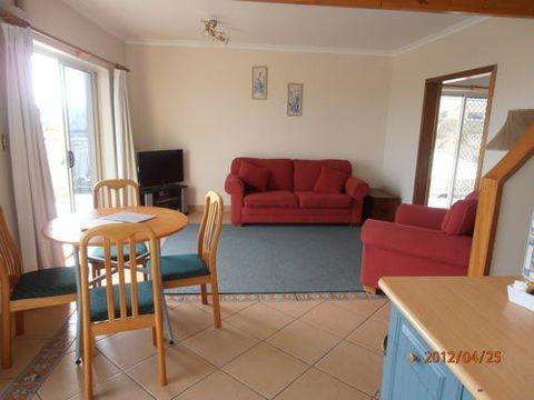 Esplanade Apartments At West Beach - Accommodation Nelson Bay 8
