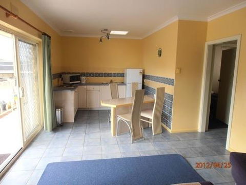 Esplanade Apartments At West Beach - Accommodation Nelson Bay 6
