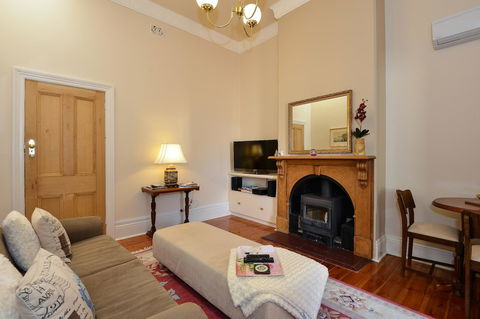 Trafalgar Premium Vintage Suites - Accommodation Nelson Bay 3