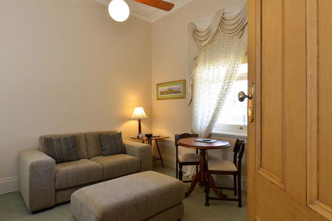 Trafalgar Premium Vintage Suites - Accommodation Nelson Bay 25