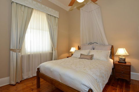Trafalgar Premium Vintage Suites - Accommodation Nelson Bay 7
