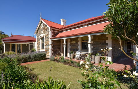 Trafalgar Premium Vintage Suites - Accommodation Nelson Bay 0