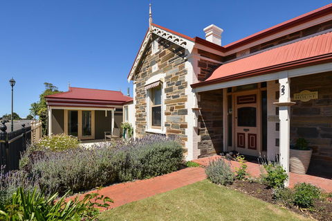 Trafalgar Premium Vintage Suites - Accommodation Nelson Bay 1