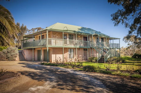 Angaston Saleyards Luxury Accommodation - Accommodation Nelson Bay 0