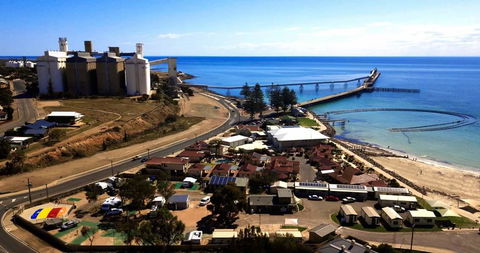 Wallaroo Beachfront Tourist Park - Accommodation Nelson Bay 2