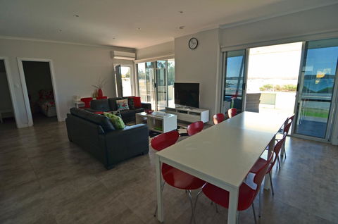 Beachview - Accommodation Nelson Bay 6