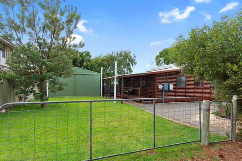The Log Cabin - 47 Jetty Road - Accommodation Nelson Bay 6