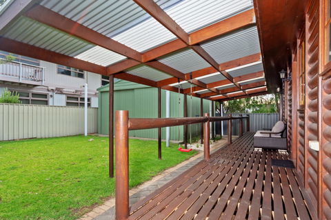 The Log Cabin - 47 Jetty Road - Accommodation Nelson Bay 9