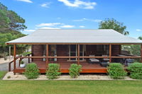The Log Cabin - 47 Jetty Road