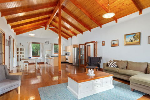 The Log Cabin - 47 Jetty Road - Accommodation Nelson Bay 8