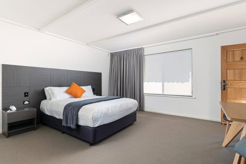 Mick O\'Sheas - Nelson Bay Accommodation.com 4