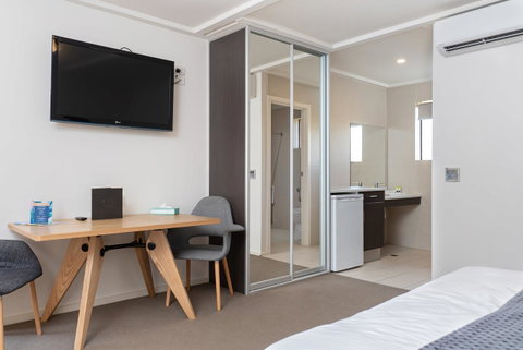 Mick O\'Sheas - Nelson Bay Accommodation.com 1