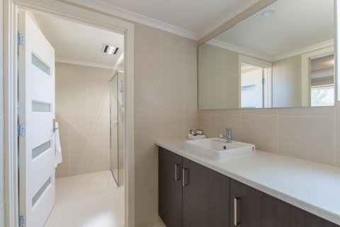 Mick O\'Sheas - Nelson Bay Accommodation.com 28