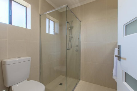 Mick O\'Sheas - Nelson Bay Accommodation.com 24