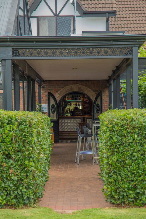 Mick O\'Sheas - Nelson Bay Accommodation.com 40