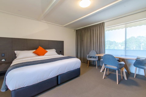 Mick O\'Sheas - Nelson Bay Accommodation.com 16