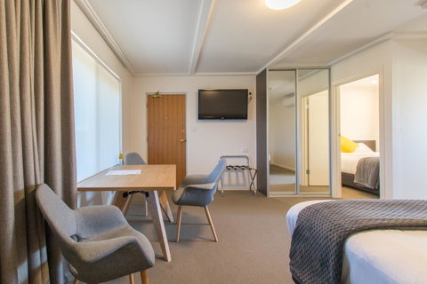 Mick O\'Sheas - Nelson Bay Accommodation.com 5