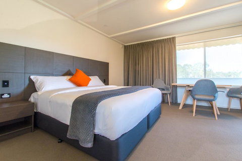 Mick O\'Sheas - Nelson Bay Accommodation.com 0