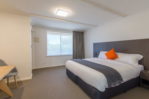 Mick O\'Sheas - Nelson Bay Accommodation.com 9
