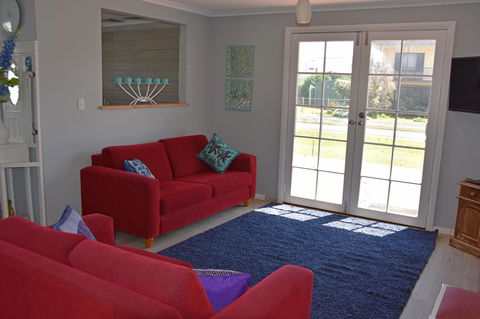 Beach Life Retreat - Accommodation Nelson Bay 2