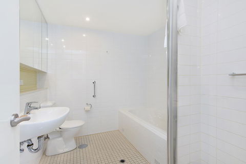 Beachside Luxury & Comfort, Ocean Views In Glenelg - Nelsons Bay Accommodation 19