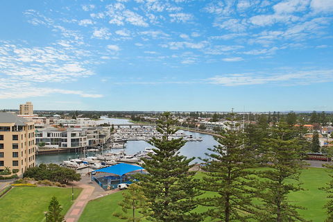 Beachside Luxury & Comfort, Ocean Views In Glenelg - Nelsons Bay Accommodation 4