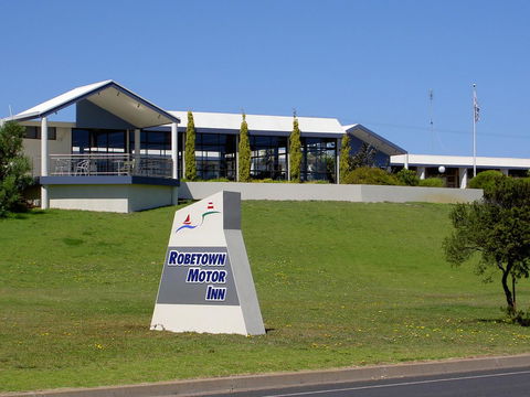 Robetown Motor Inn & Apartments - Nelsons Bay Accommodation 0