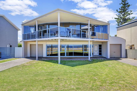 Sail Away - Accommodation Nelson Bay 3
