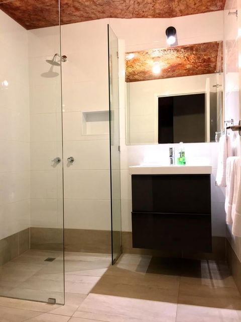 The Lookout Cave Underground Motel - Accommodation Nelson Bay 11