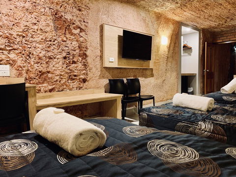 The Lookout Cave Underground Motel - Accommodation Nelson Bay 3
