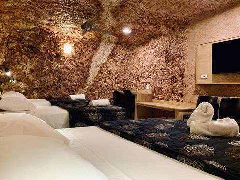 The Lookout Cave Underground Motel - Accommodation Nelson Bay 5