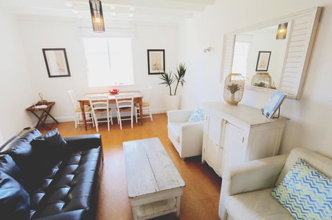 Caledonian Inn - Nelsons Bay Accommodation 17