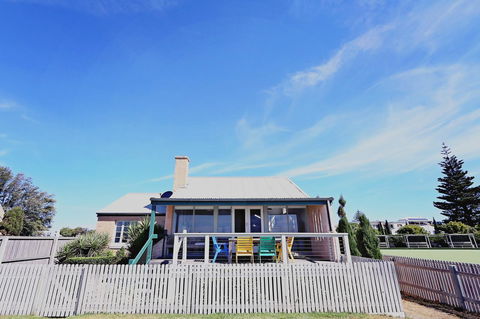 Caledonian Inn - Nelsons Bay Accommodation 4