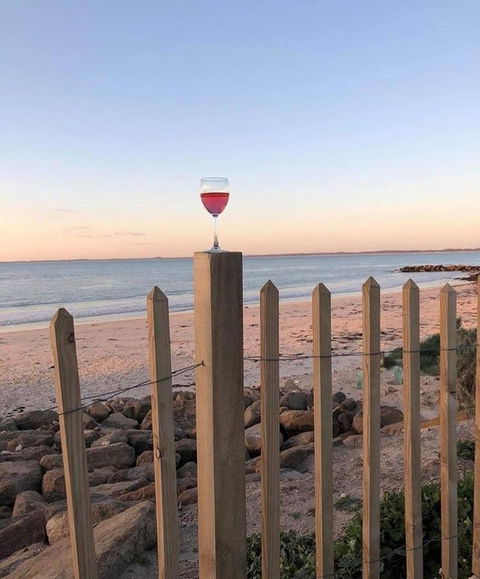 Caledonian Inn - Nelsons Bay Accommodation 3