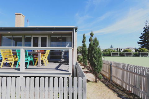 Caledonian Inn - Nelsons Bay Accommodation 11