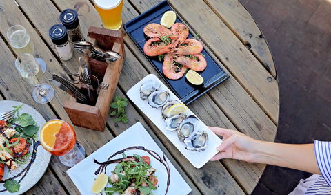 Caledonian Inn - Nelsons Bay Accommodation 18