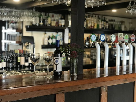 Caledonian Inn - Nelsons Bay Accommodation 2