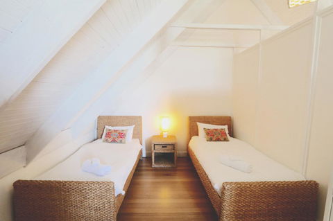 Caledonian Inn - Nelsons Bay Accommodation 9