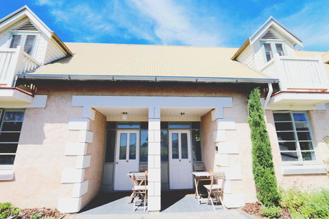Caledonian Inn - Nelsons Bay Accommodation 10