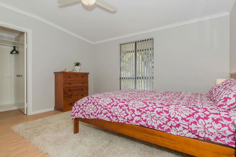 Desert Pea - Accommodation Nelson Bay 9