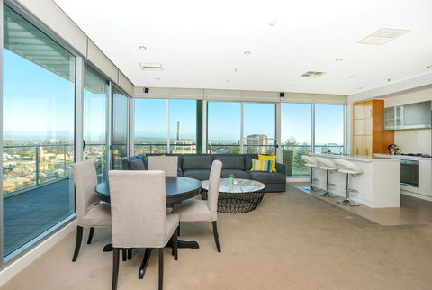 Glenelg Skyline Penthouse - Nelsons Bay Accommodation 7
